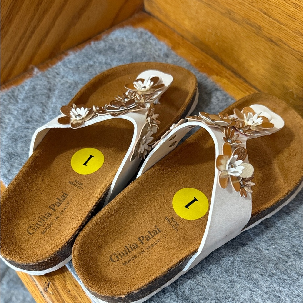 Giulia Palau White Floral Sandals - Picture 2 of 9
